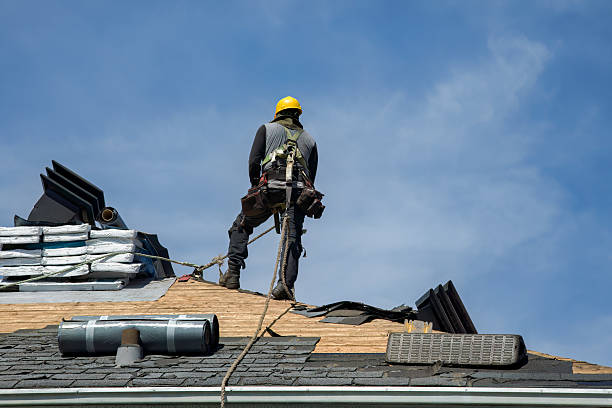 Professional Roofing technician working in Bay City, WI